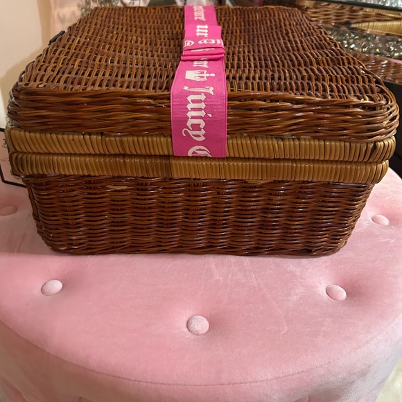 NWT JUICY COUTURE TEA PARTY SET FOR 4 IN WICKER BASKET VERY RARE SEE DETAILS - Picture 9 of 11